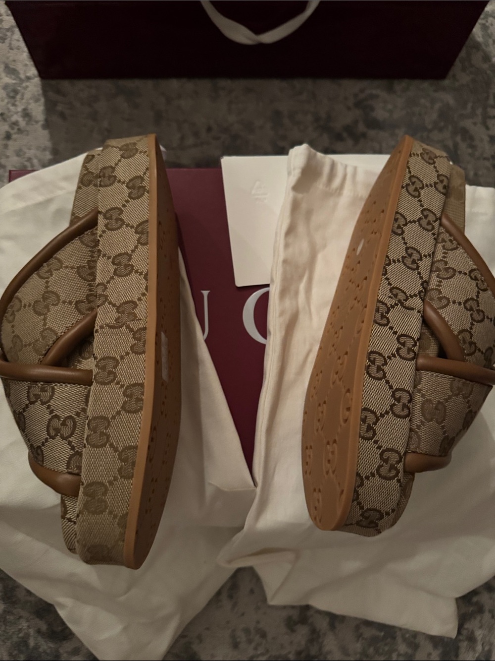 Gucci Tan GG Canvas Crisscross Slide Sandals… Never worn!! Box, label, dust bag - Picture 10 of 11